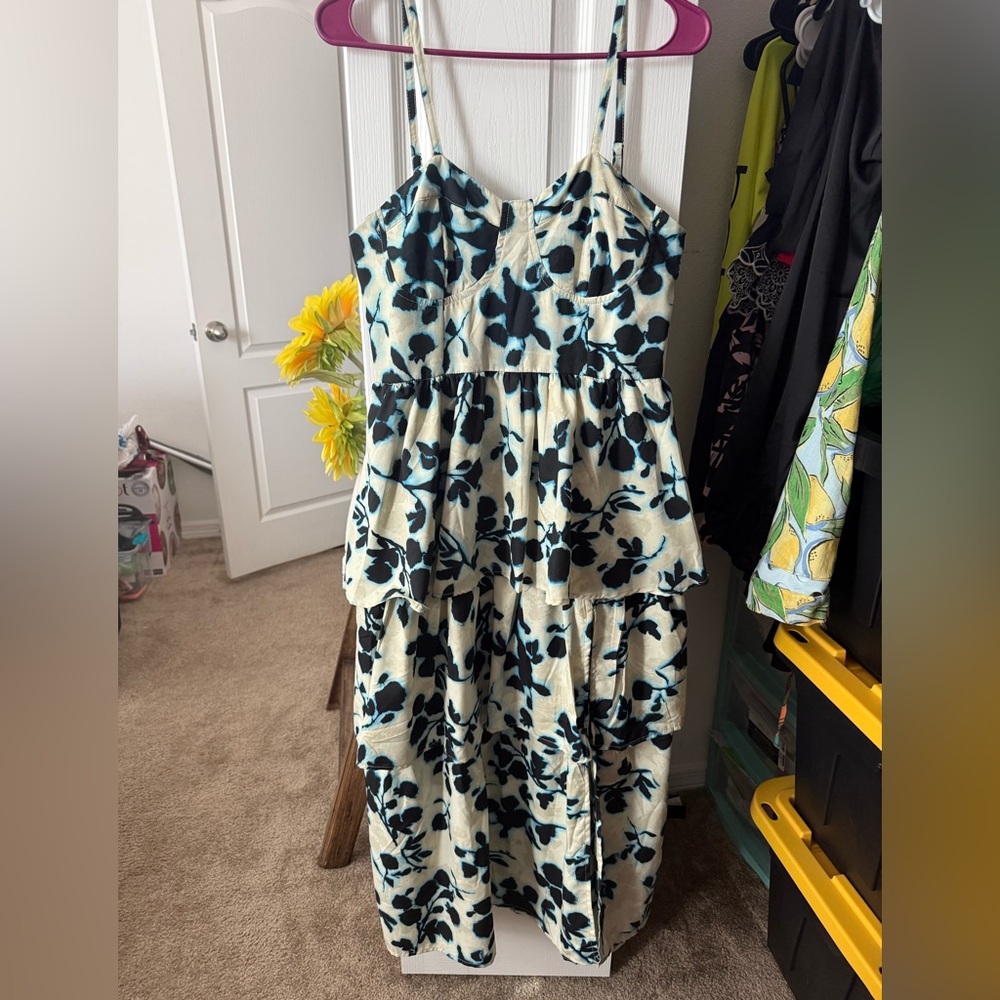 Chic Floral Maxi Dress in Blue and Cream